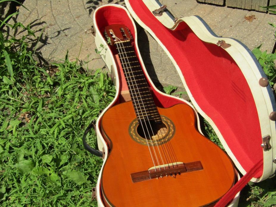LUIS DIAZ MASTER BUILT CLASSICAL GUITAR 1950'S