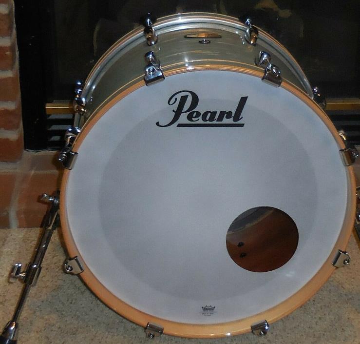 Pearl Session Studio Select 20 x 14 Bass Drum with Evans Head, Ice Blue Oyster