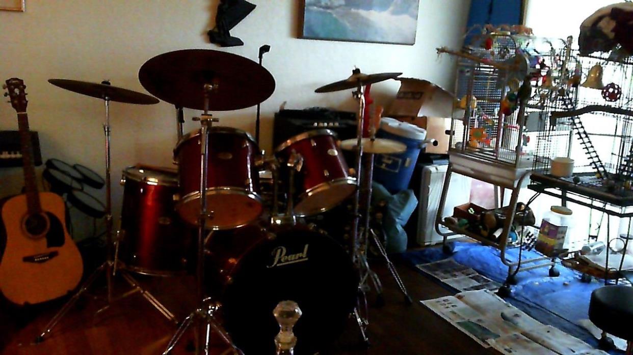 5 pc pearl forum drum set with hardware and zildjian cymbals