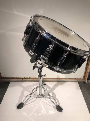 Pearl EXPORT Series Ebony Black 5 1/2 x 14 Snare Drum Great conditionwith Stand