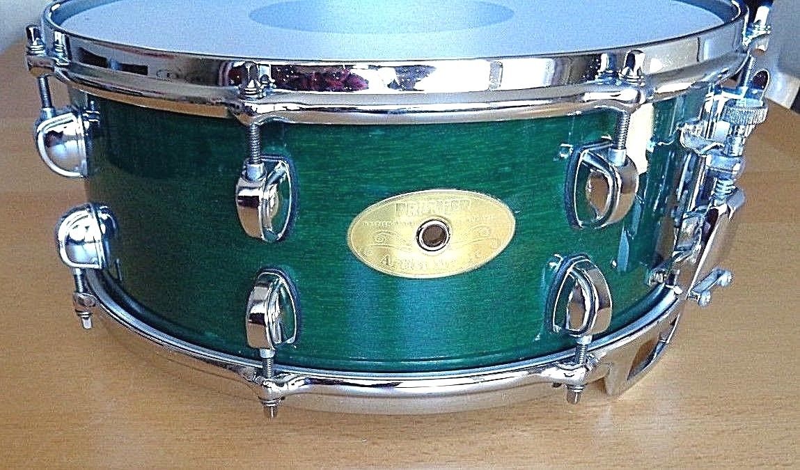Vintage Premier ARTIST snare with brass die cast hoops: England, excellent cond.