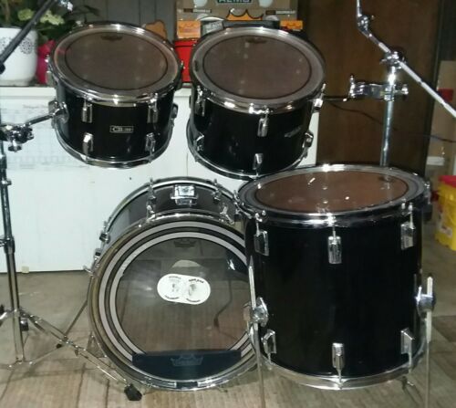 VINTAGE CB 700 Percussion 4 pc drum set