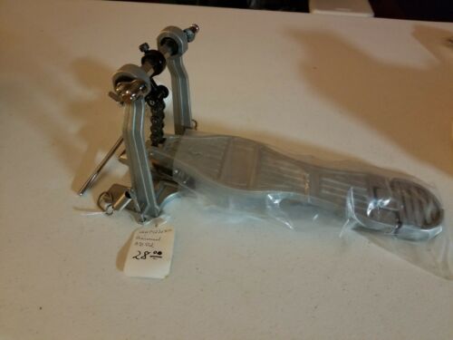 UNIVERSAL  BASS DRUM PEDAL