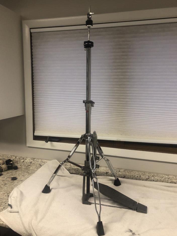 Tama vintage hi hat cymbal stand. Good used condition. Includes clutch.