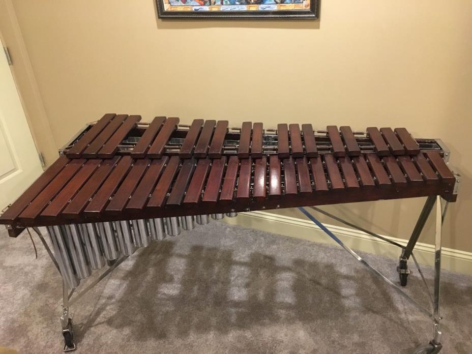 Marimba 3.5 octave Leedy and stand, BEAUTIFUL!