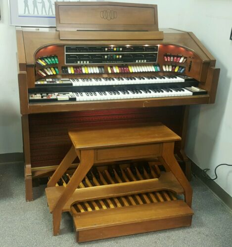 Lowrey Electric Pedal Organ Model 1125-3 w/Bench Works Perfectly Smoke Free