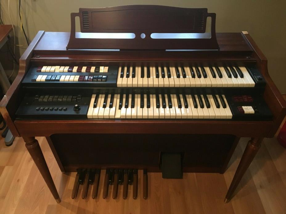 Lowrey TLO-R Electric Organ