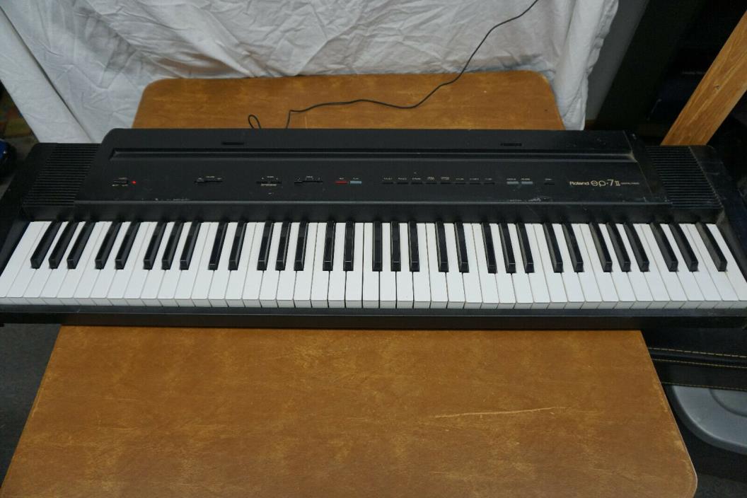 Roland Digital Piano EP . 7 II for parts/repair (3 broke semi functional keys).