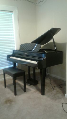 Yamaha CLP-565GP (Black, Digital Piano) - Includes Songbook, Bench, User Manual