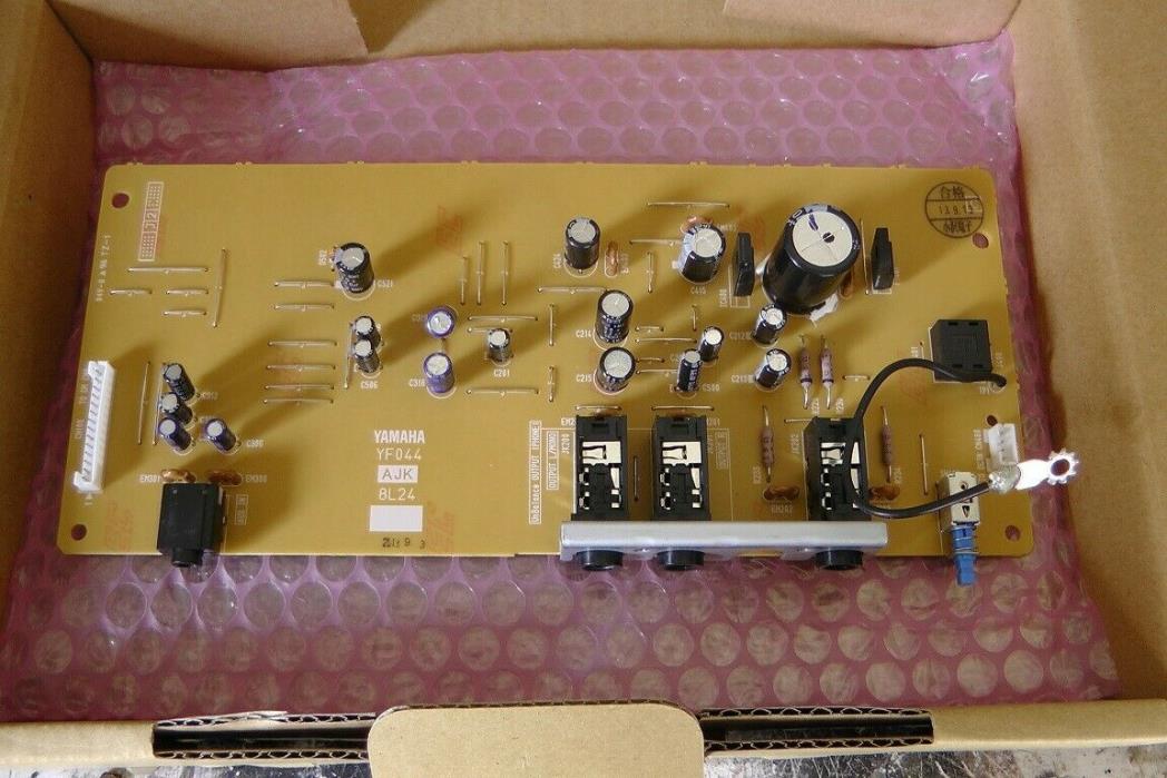Yamaha CP40 digital piano AJK audio output circuit board.