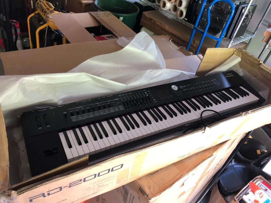 Roland RD-2000 Digital Stage Piano Keyboard