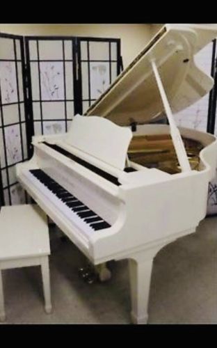Young Chang G-150 Baby Grand Piano Polished Ivory