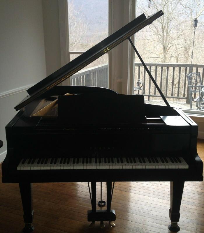 Yamaha Used G3 Grand Piano - Polished Ebony, 6’1”