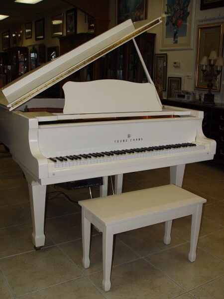 YOUNG CHANG WHITE BABY GRAND PIANO W/ DISC PLAYER (  # PDS-128 PLUS )