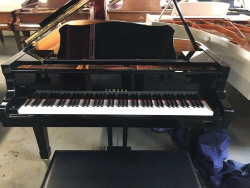 Stunning showroom ready 2005 Yamaha C5 Grand Piano Polished Ebony Made in Japan