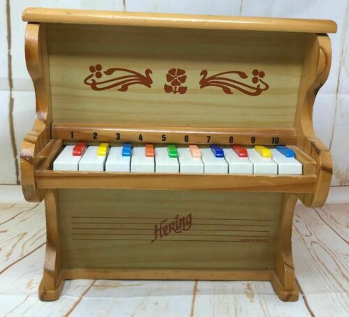 Vintage Hering miniature child's piano Made in Brazil Learning to play Nice! (I)