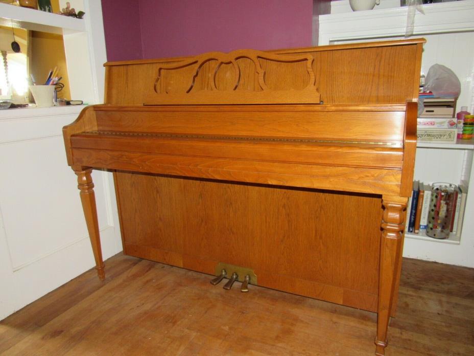 Yamaha Upright Piano M500 F