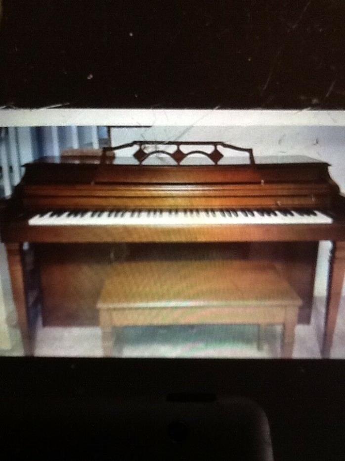 Wurlitzer Upright Piano model p137