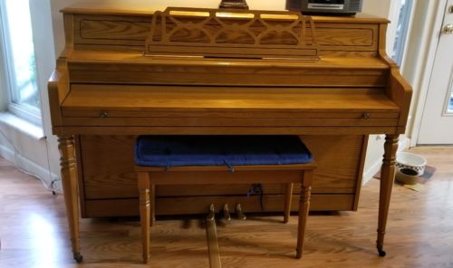 1990's solid Oak Kawai Upright Piano and Lift storage Piano Bench