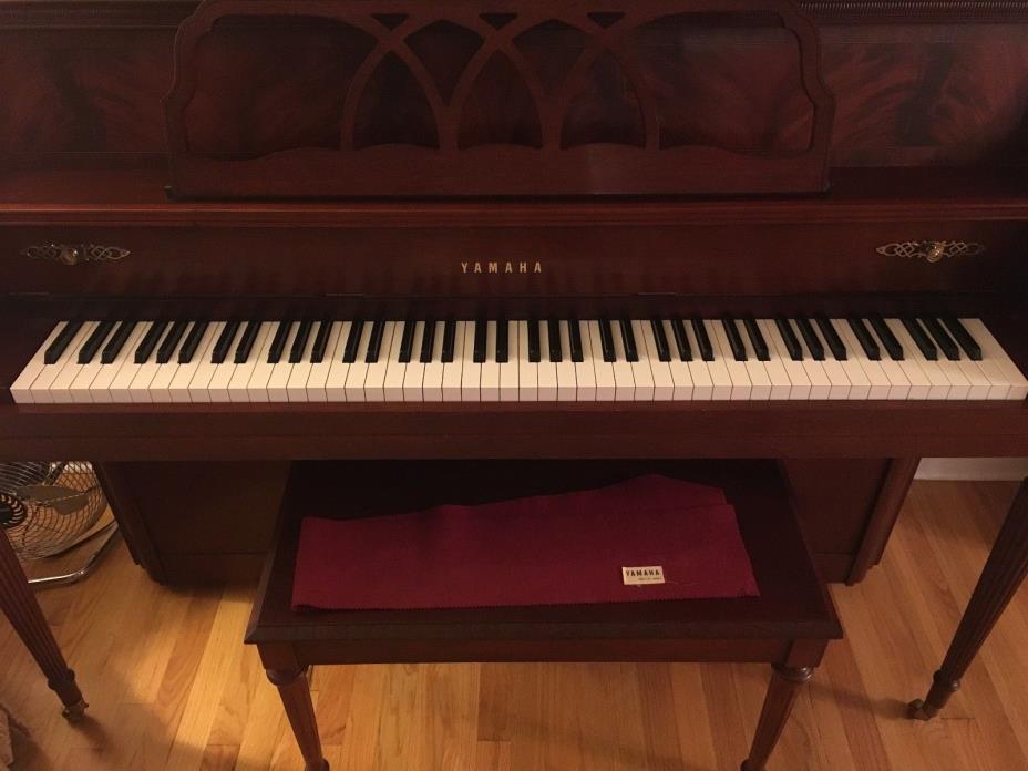 Yamaha M500 Console Piano - Beautiful and Excellent Condition!