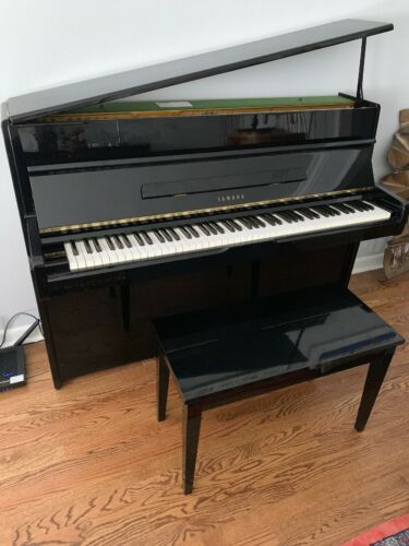 YAMAHA M1 PIANO
