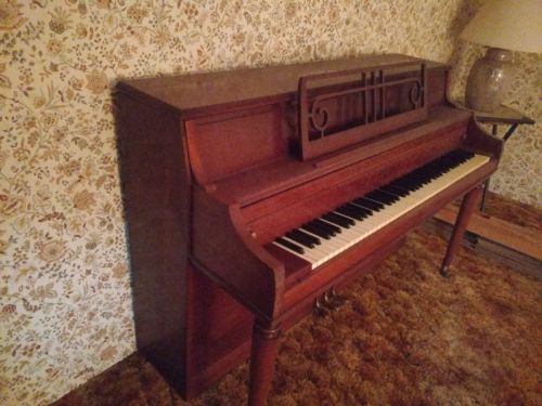 Gulbransen Vintage Piano, pick up only  , Beach Lake,Pa
