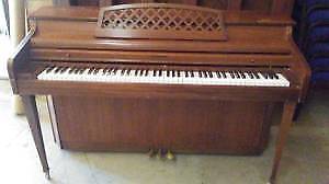 Vintage Spinet Piano  (FREE LOCAL PICKUP)