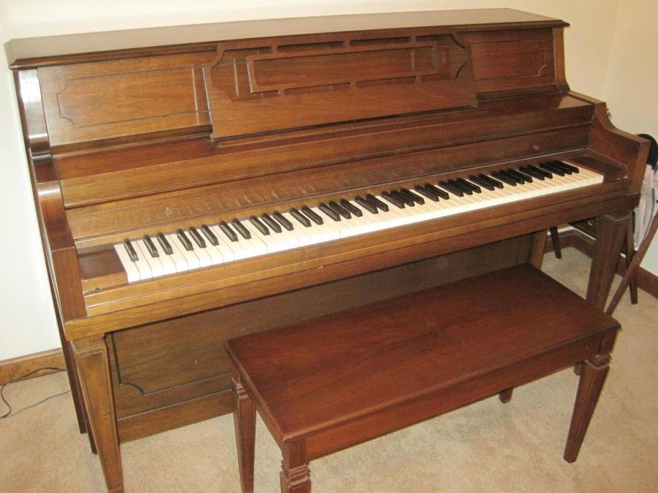 GRINNELL PIANO CONSOLE, Bench, Gold PIANO LAMP Walnut Color #403835 88 Keys 80's