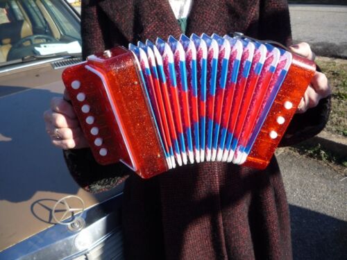 COOL SMALL ACCORDION SQUEEZEBOX PLAYS WELL MAKE MUSIC GREAT LITTLE INSTRUMENT