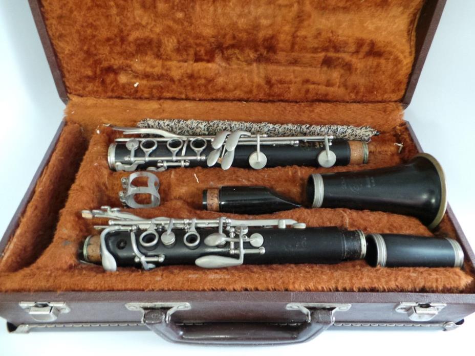 Selmer Signet 100 Wooden Clarinet with mouthpiece and case