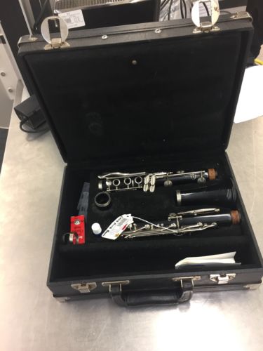 VITO  RESO-TONE 3 CLARINET, Comes With It’s Accessories And Original Hard Case