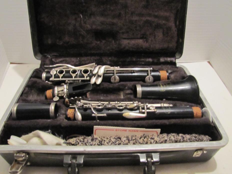 BUNDY RESONITE SELMER CLARINET IN ROUGH HARD CASE USED READ