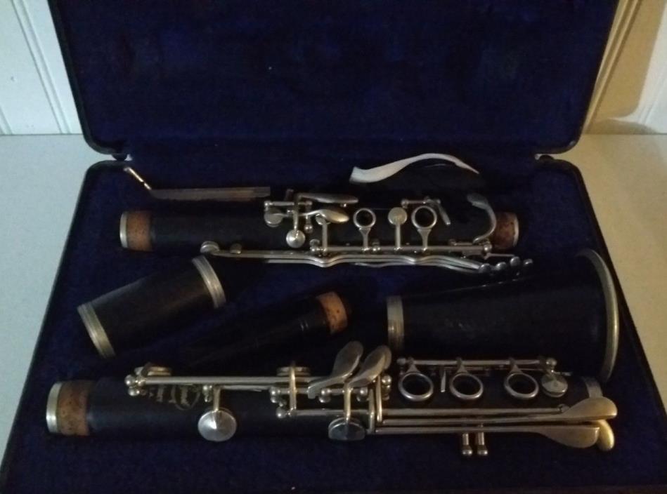 Selmer Signet Special 100 Wood Clarinet with Vandoren B45 mouthpiece.