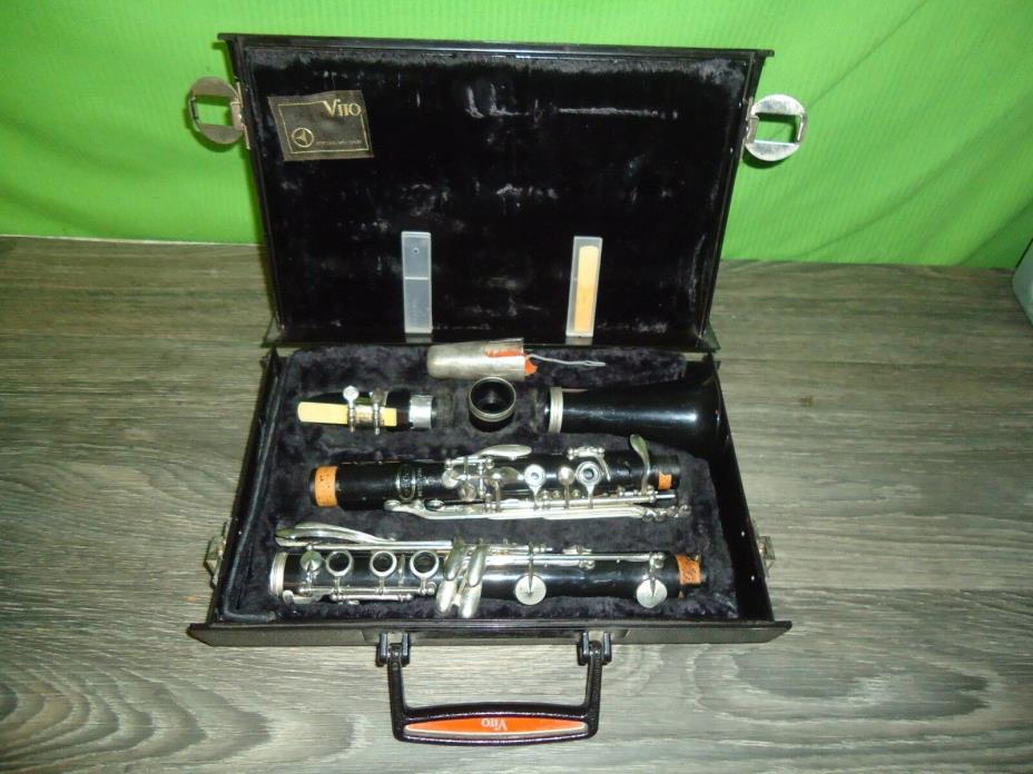 vintage original VITO clarinet with case, has wear and a crack