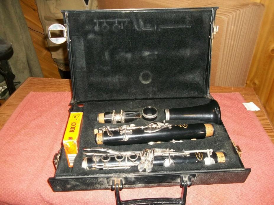 Vito Reso-Tone 3 USA Model 7212 Student Clarinet W/ Hard Case + Reeds