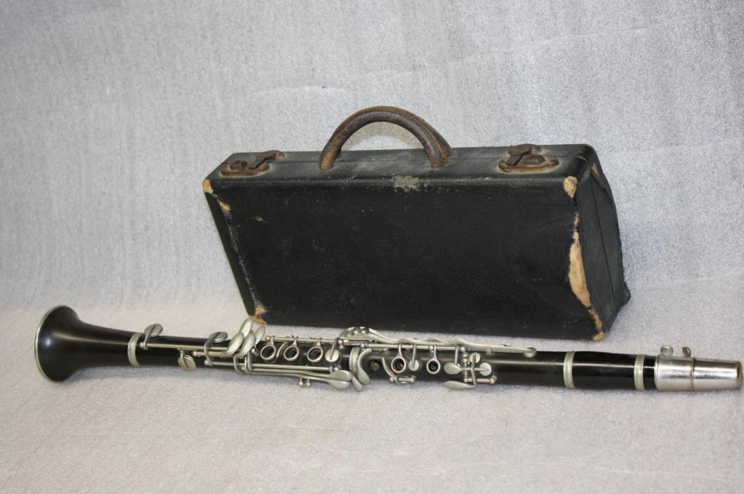 Vintage Silvertone Model #21401 Clarinet With Mouthpiece & Hard Case