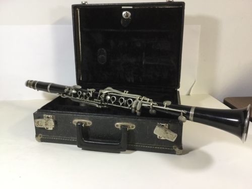 Vintage Vito Clarinet With Case Kenosha Wis USA Serial B10615 (EB1228-7)