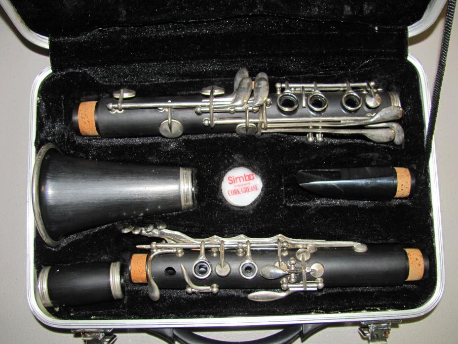 VINTAGE SIMBA CLARINET IN GOOD USED CONDITION.