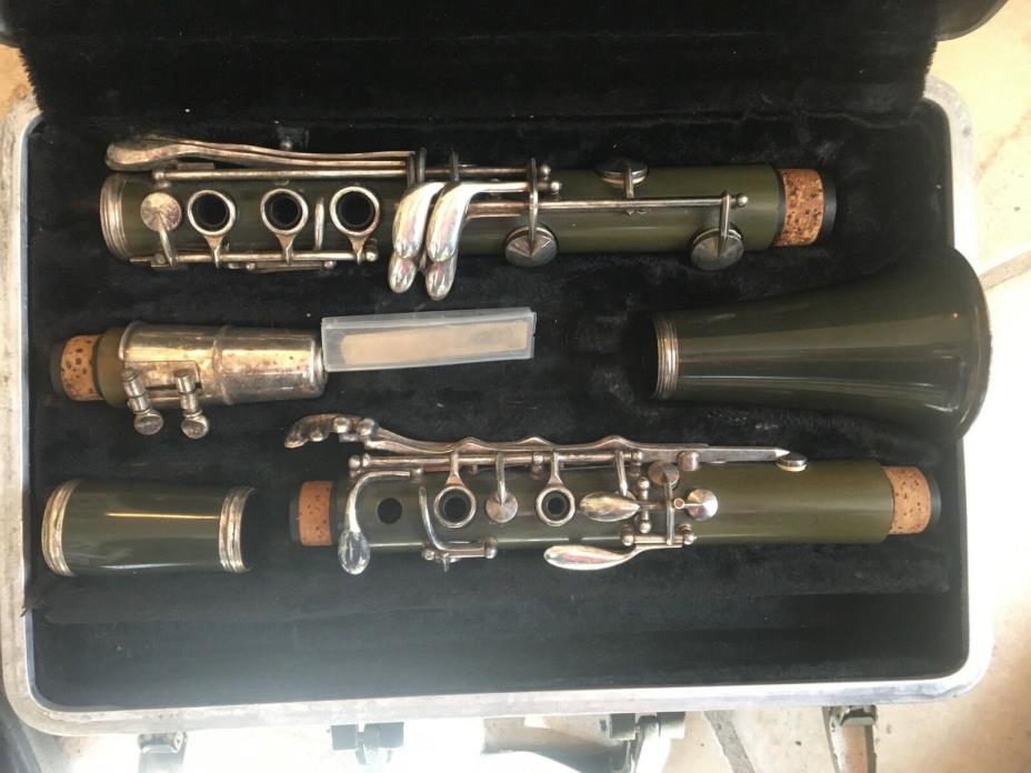 Vintage Unbranded Clarinet.