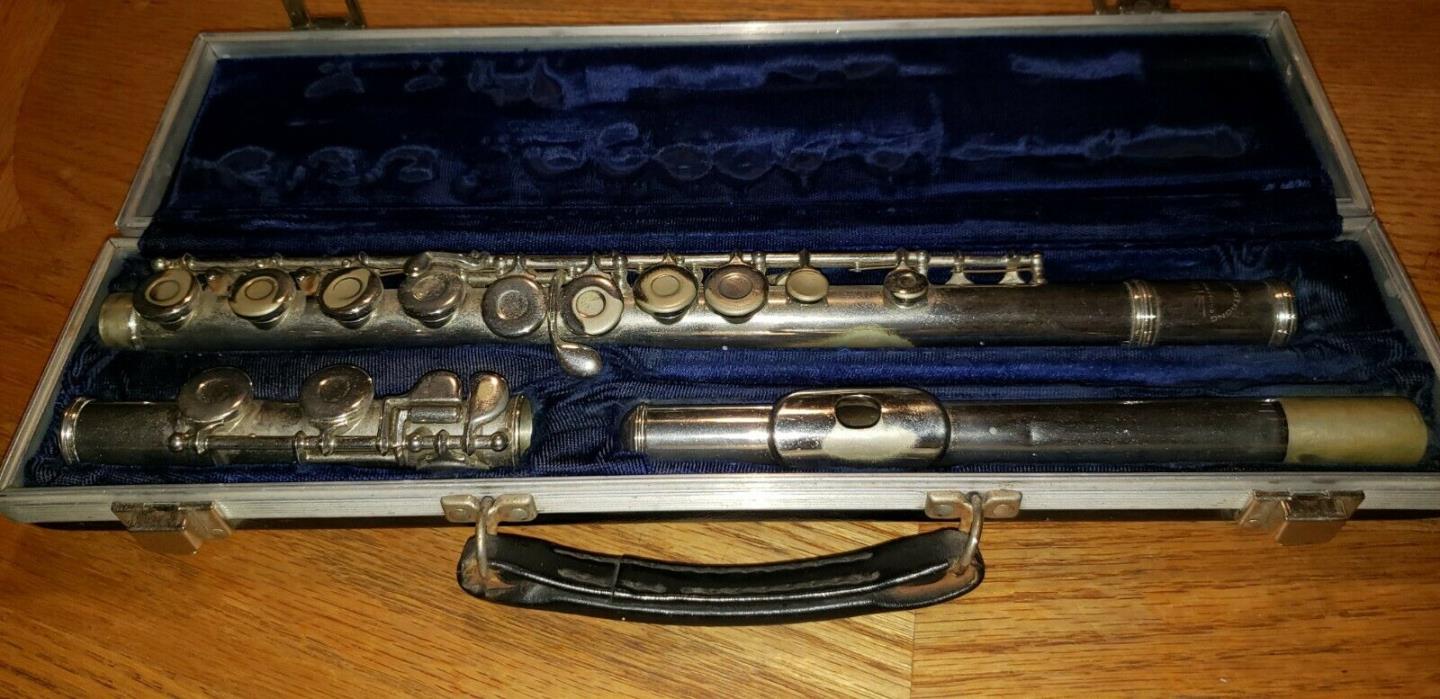 W.T. Armstrong Flute Model 104 Flute with Hard Black Case