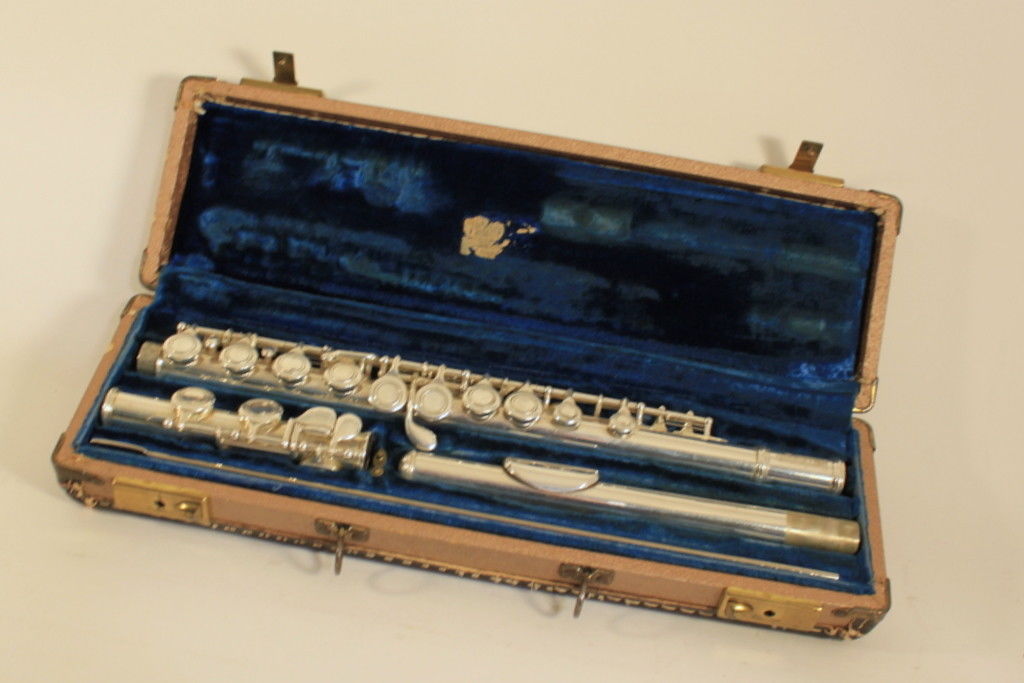 Barrington Student Silver Plated Closed Hole Flute W/ Case