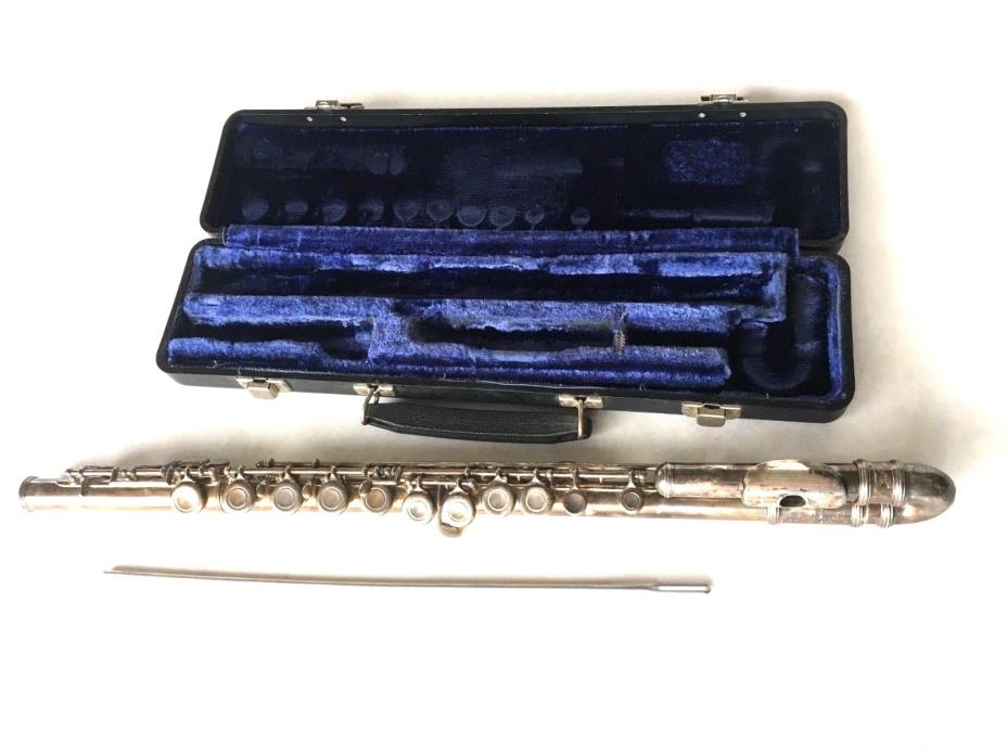 Vintage Curved Head Student W.t. Armstrong Elkhart Flute With Case