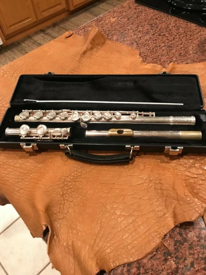 GEMEINHARDT 2SP SILVER PLATED FLUTE WITH HARD CASE (Gold Mouth Piece)