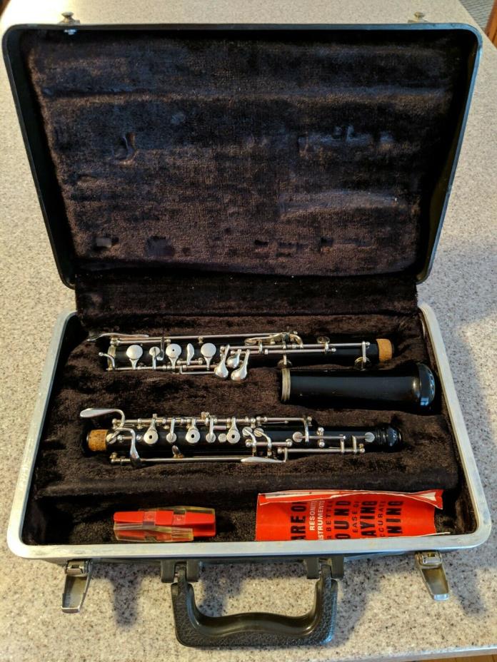 Bundy Selmer Oboe Good Condition         B 34019