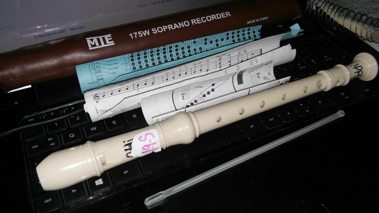 Vintage MTE Soprano Recorder With Cleaning Tool, Instructions, Music & Case