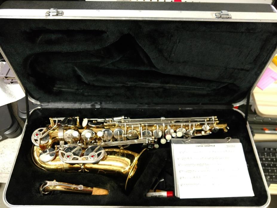 Liberty Saxophone w/case selmer las100