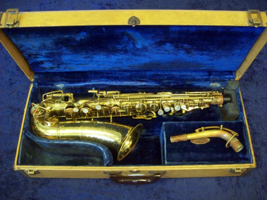 VINTAGE BUESCHER 20A 'ELK HART' ALTO SAXOPHONE ELKHART, IND. U.S.A. + CASE