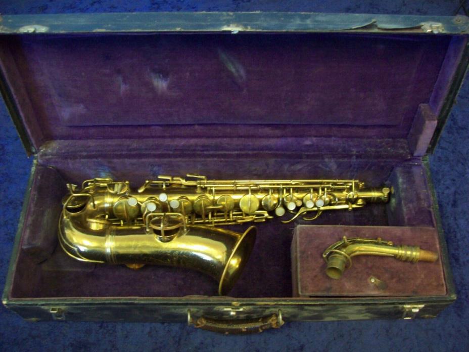 VINTAGE 1926 C.G. CONN LTD. NEW WONDER II CHU BERRY ALTO SAXOPHONE + CASE