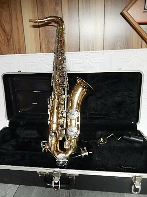 Vintage Selmer Bundy Tenor Saxophone Serial # 1019541 with Hard Carry Case