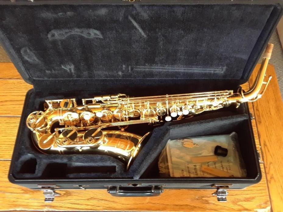 Yamaha Alto Saxophone YAS-62 Gold Lacquer Finish with Hard Case, Slightly Used